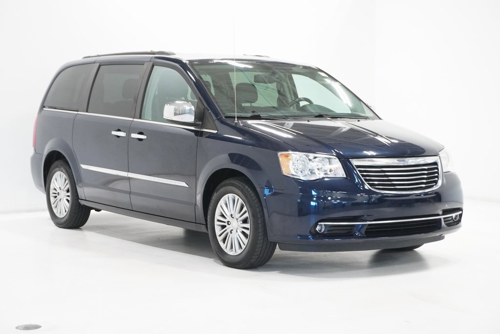 2016 Chrysler Town & Country Touring-L 4