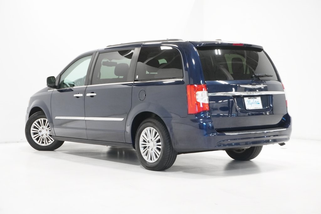 2016 Chrysler Town & Country Touring-L 5