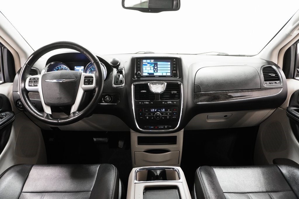 2016 Chrysler Town & Country Touring-L 12