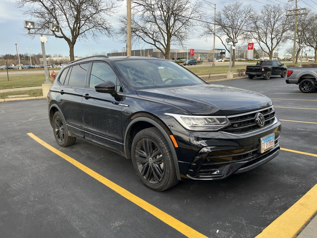 2022 Volkswagen Tiguan 2.0T SE R-Line Black 2