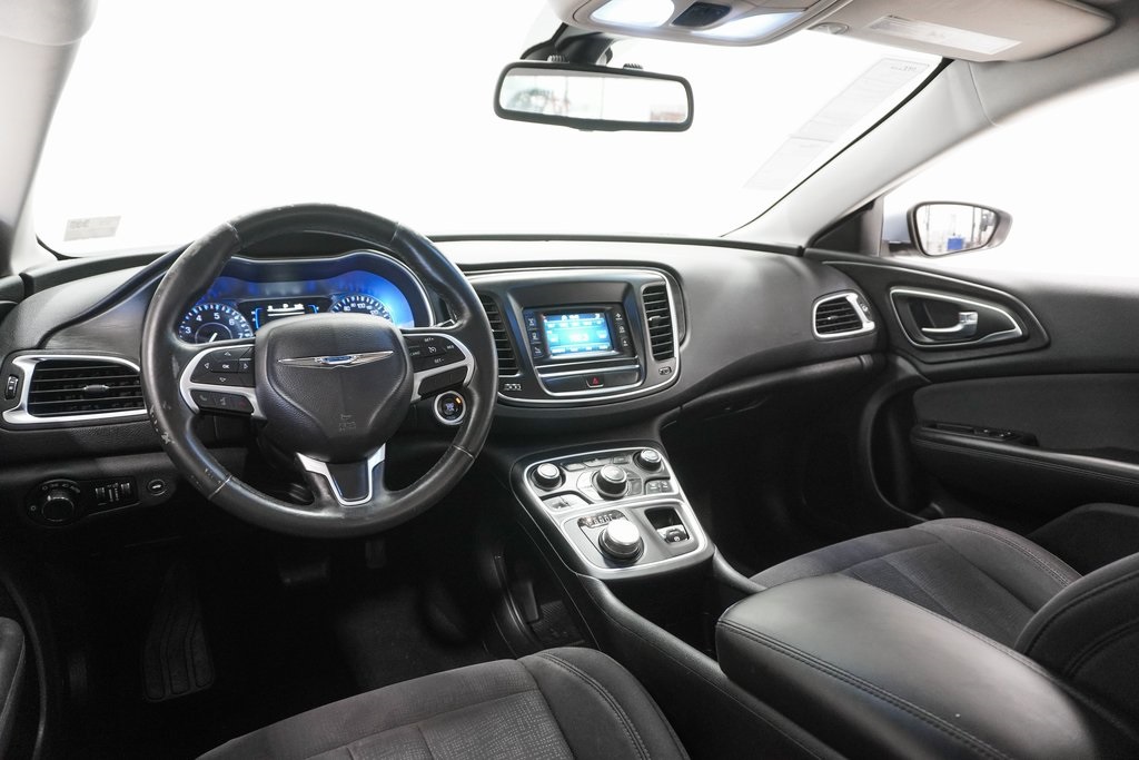 2015 Chrysler 200 Limited 17