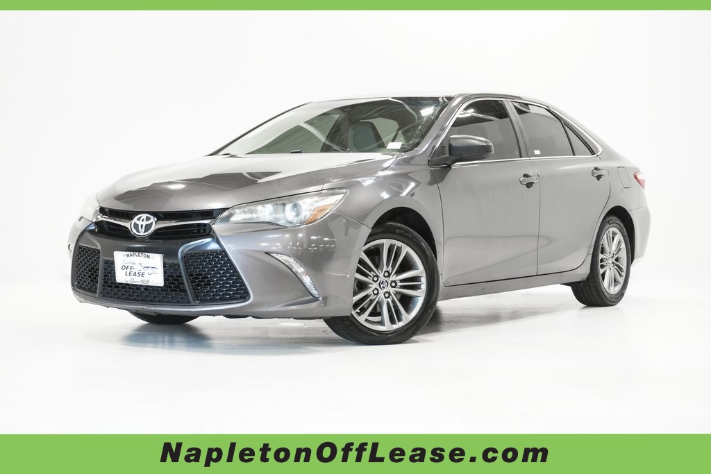 2015 Toyota Camry SE 1