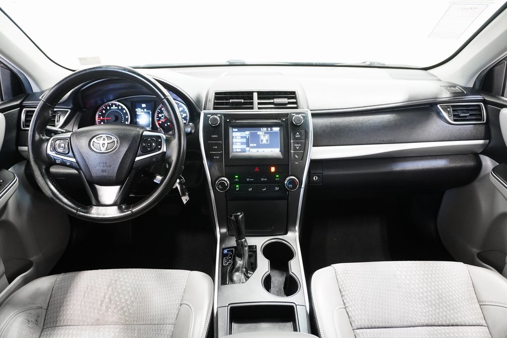 2015 Toyota Camry SE 10