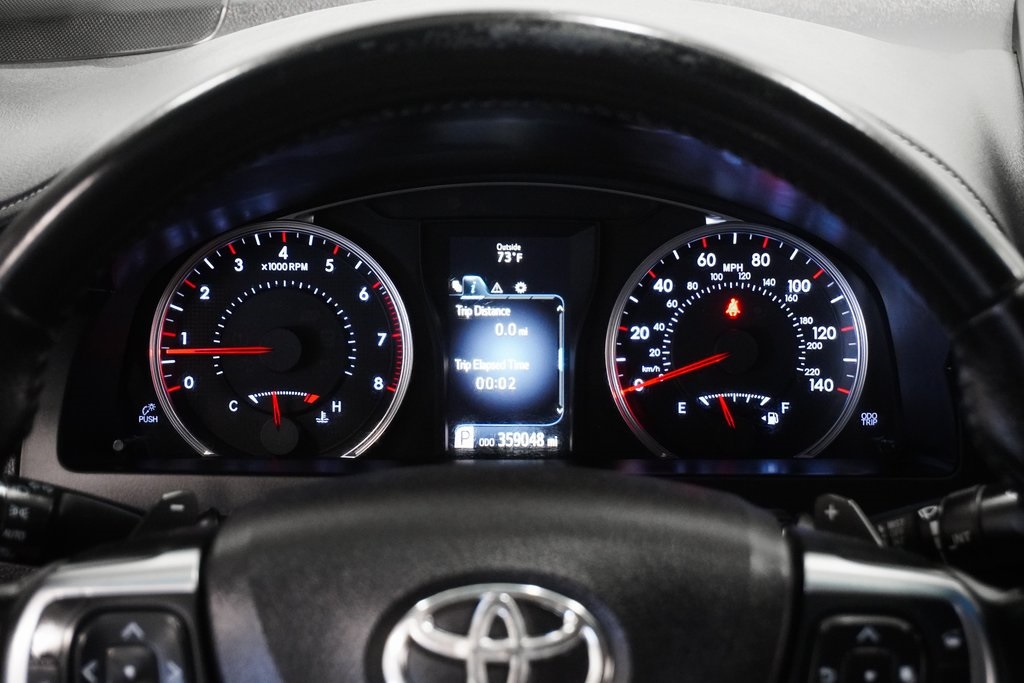 2015 Toyota Camry SE 18