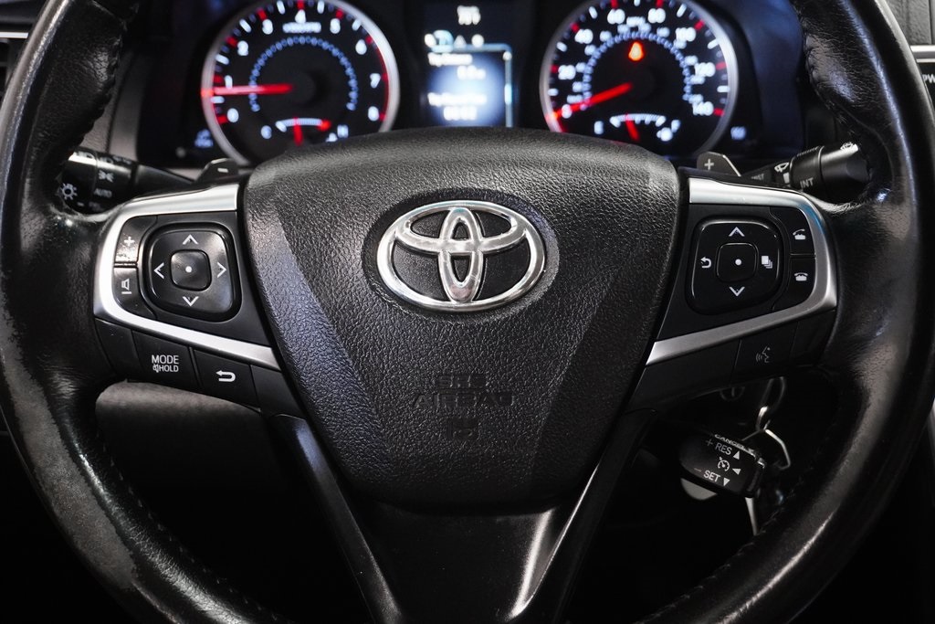 2015 Toyota Camry SE 19