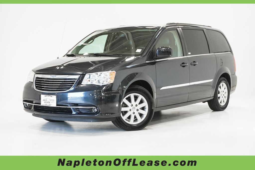 2014 Chrysler Town & Country Touring 1