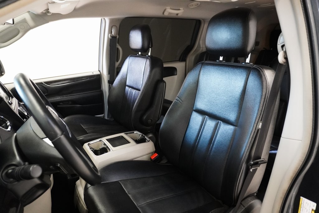 2014 Chrysler Town & Country Touring 11