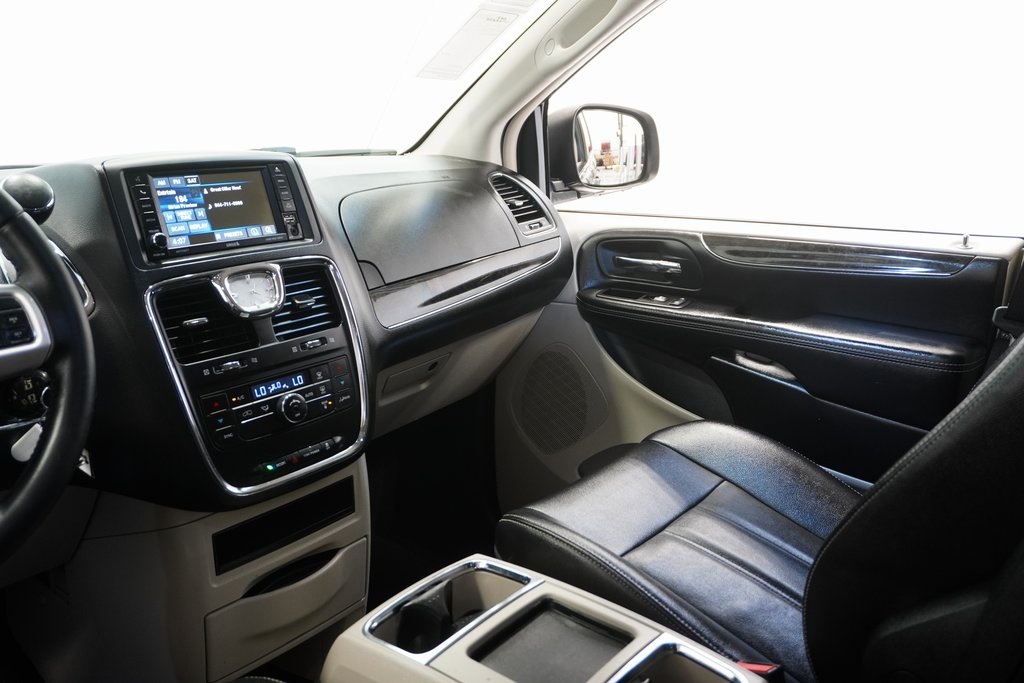 2014 Chrysler Town & Country Touring 18