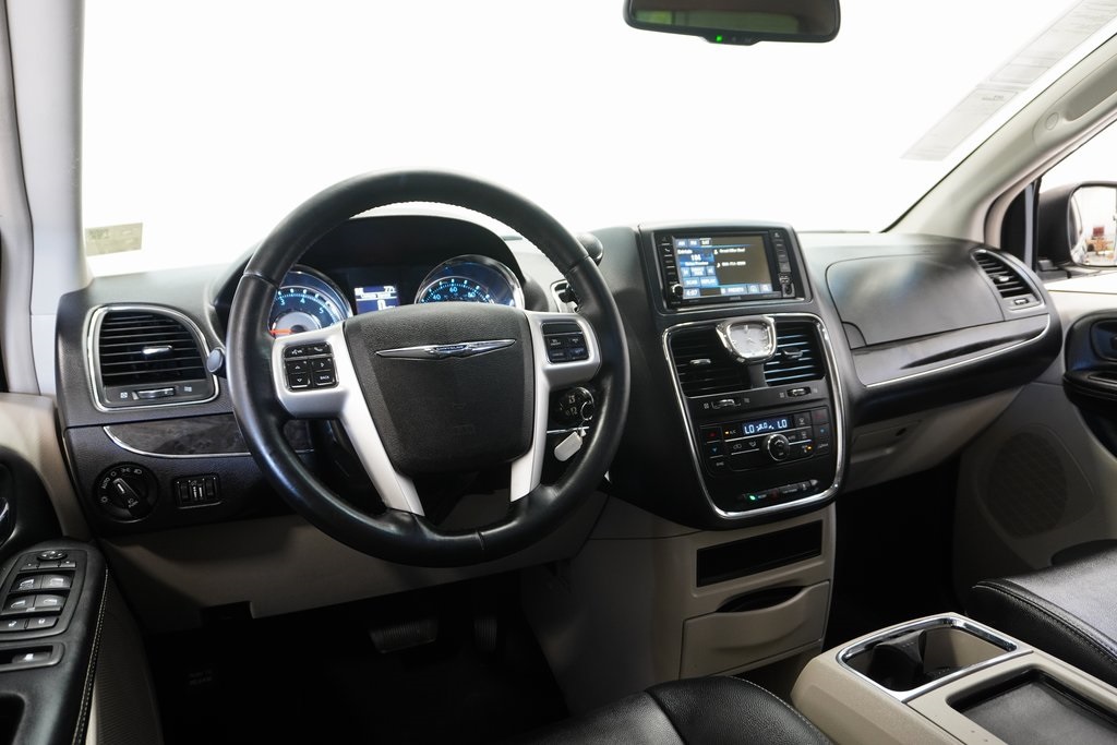 2014 Chrysler Town & Country Touring 19