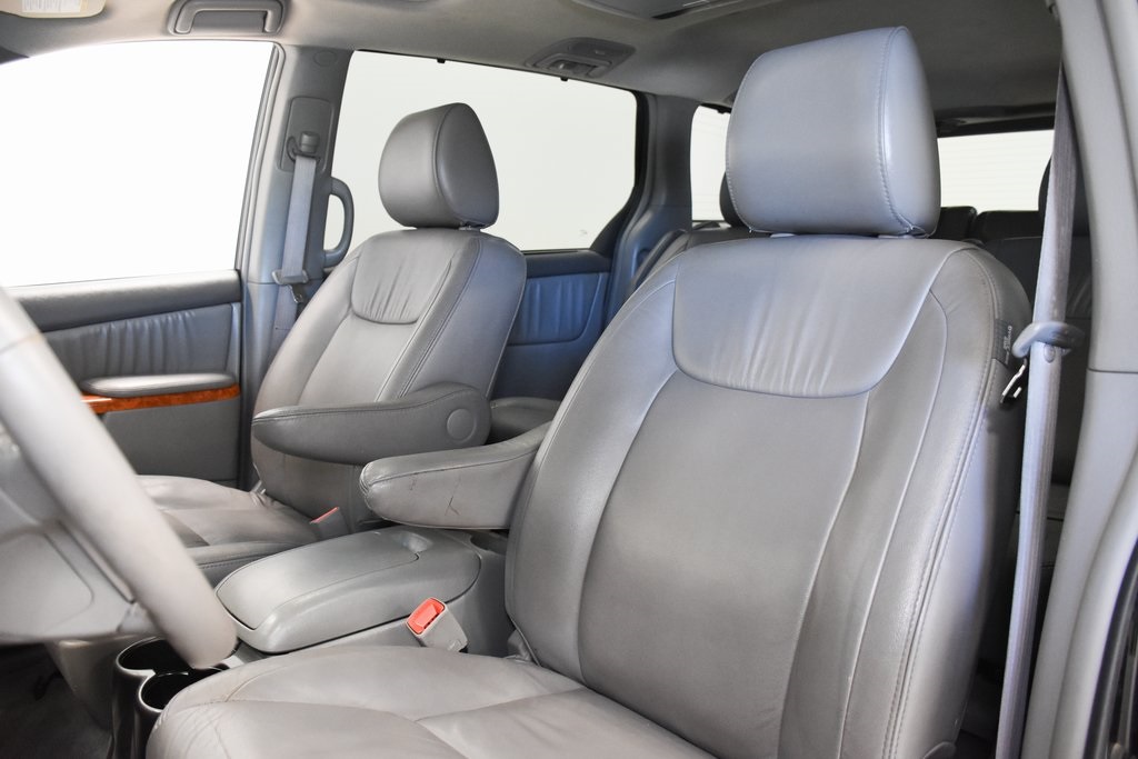 2009 Toyota Sienna Limited 9