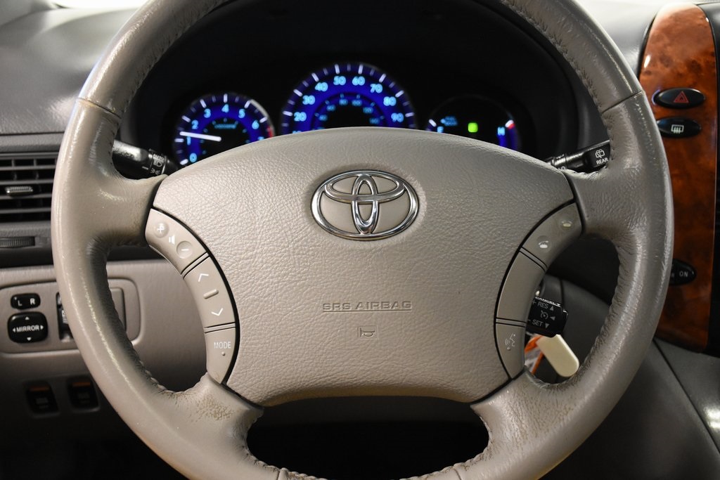 2009 Toyota Sienna Limited 11