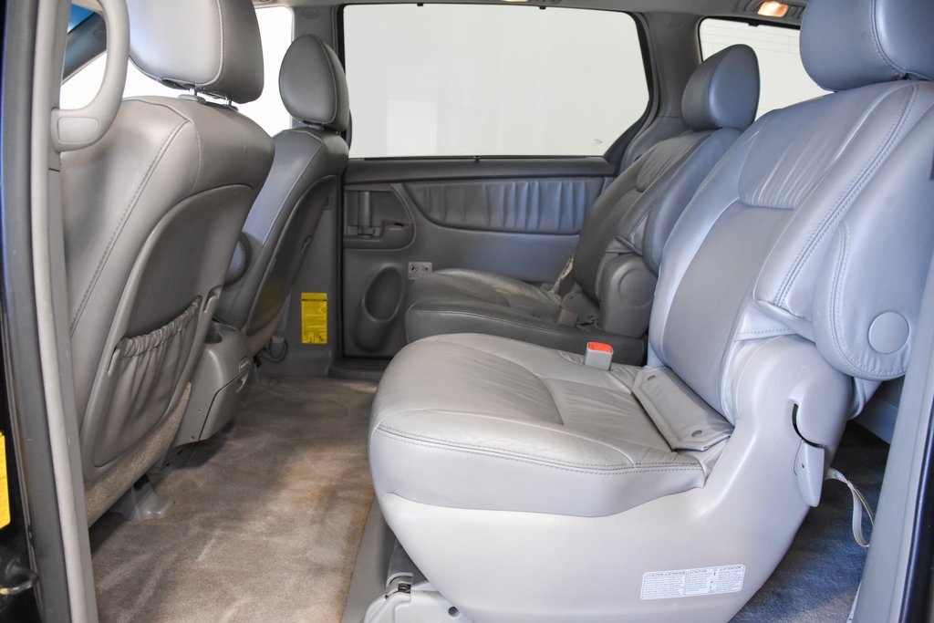 2009 Toyota Sienna Limited 23