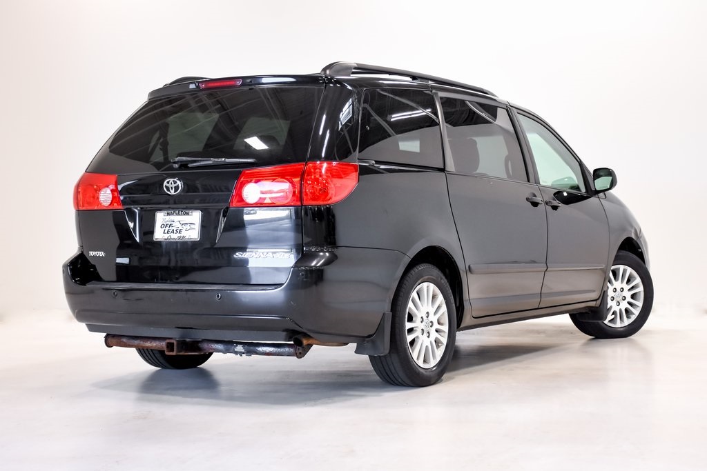 2009 Toyota Sienna Limited 32