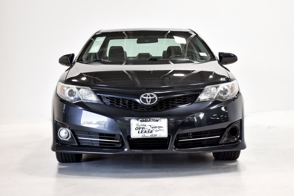 2014 Toyota Camry SE 2