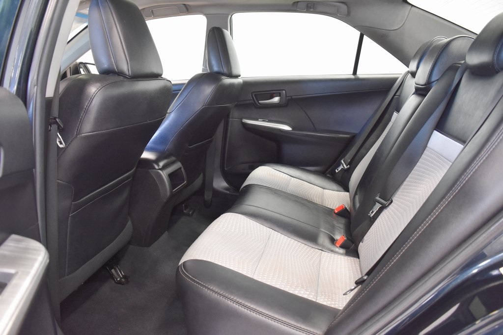 2014 Toyota Camry SE 18