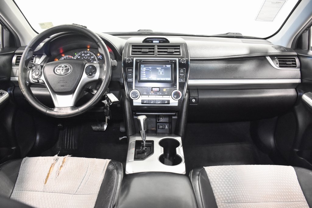 2014 Toyota Camry SE 19