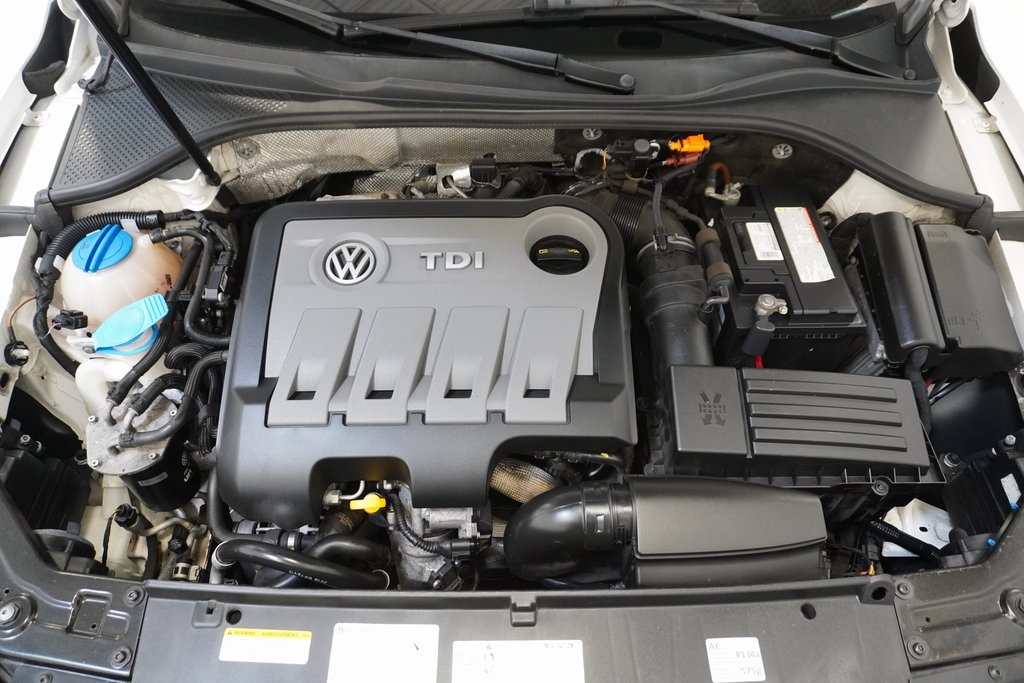 2014 Volkswagen Passat TDI SEL Premium 9