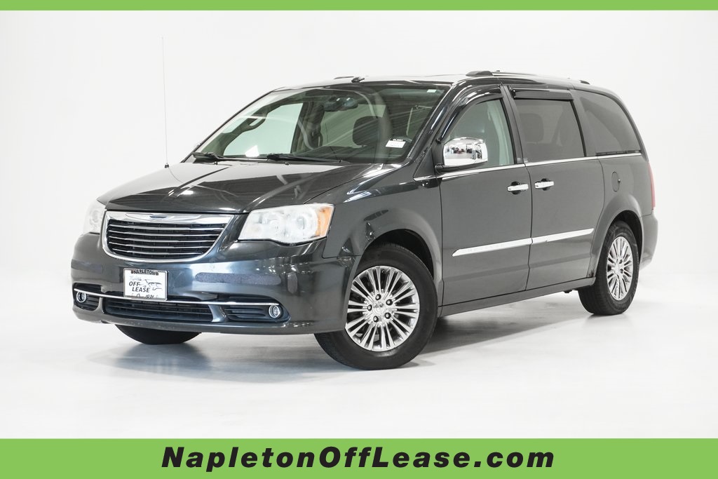 2011 Chrysler Town & Country Limited 1