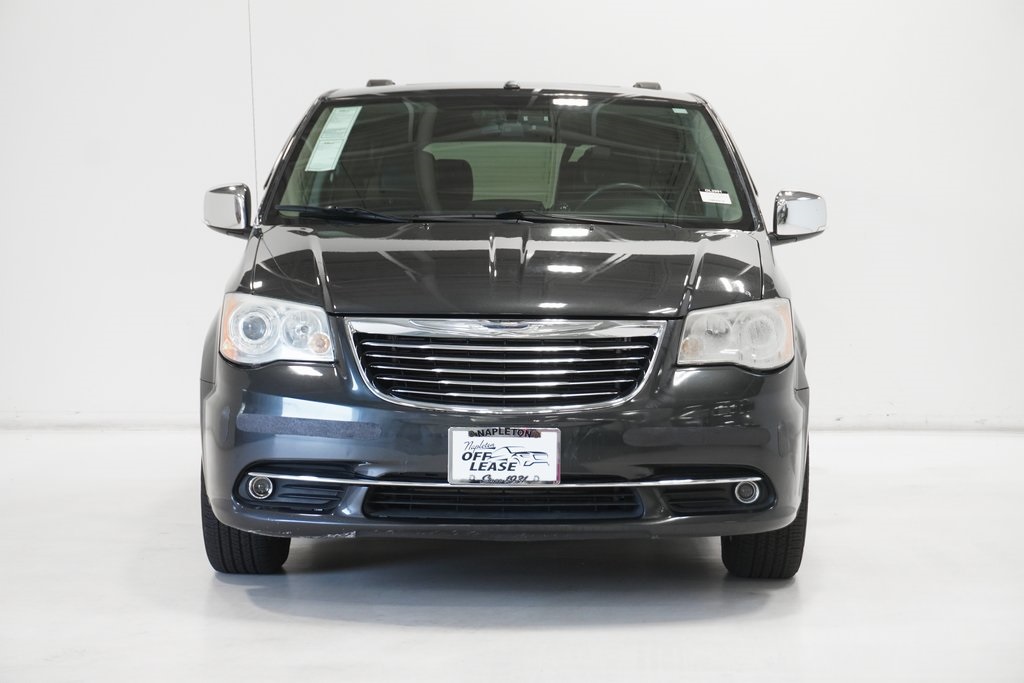 2011 Chrysler Town & Country Limited 3