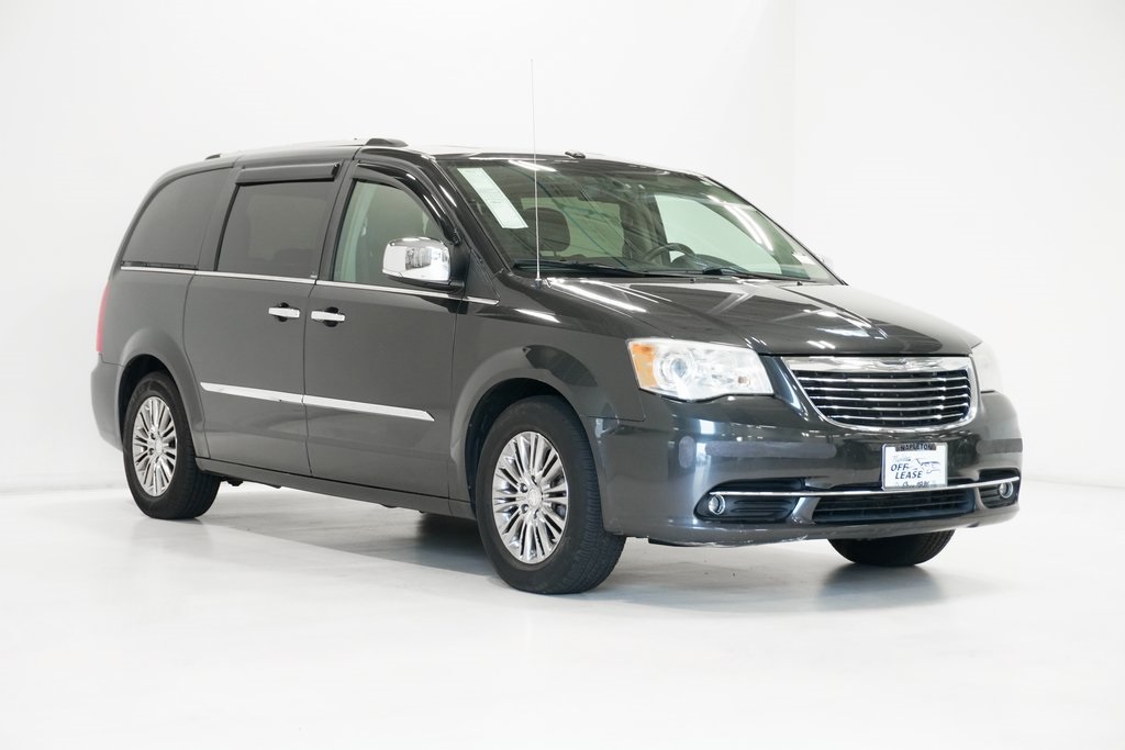 2011 Chrysler Town & Country Limited 4