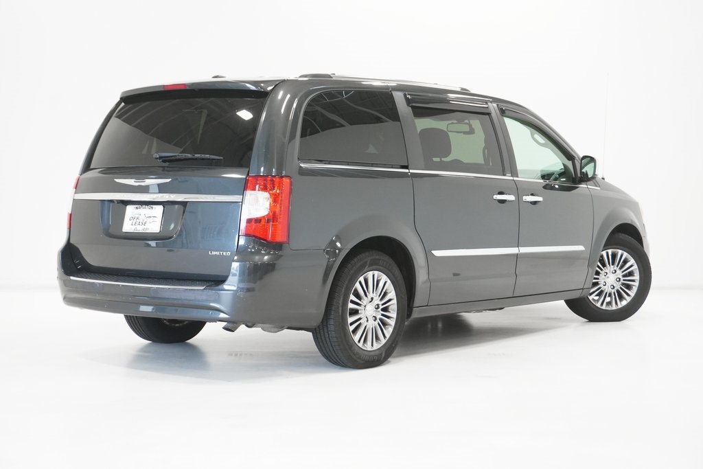 2011 Chrysler Town & Country Limited 7