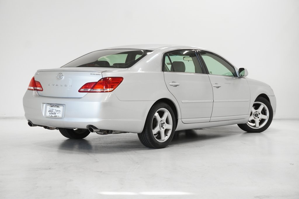 2005 Toyota Avalon XL 8