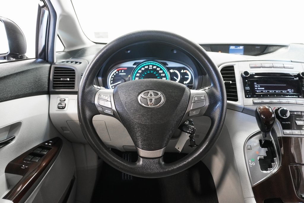 2012 Toyota Venza LE 18