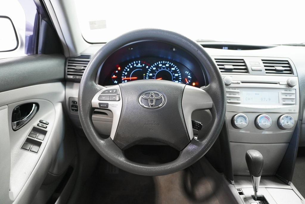 2010 Toyota Camry SE 18