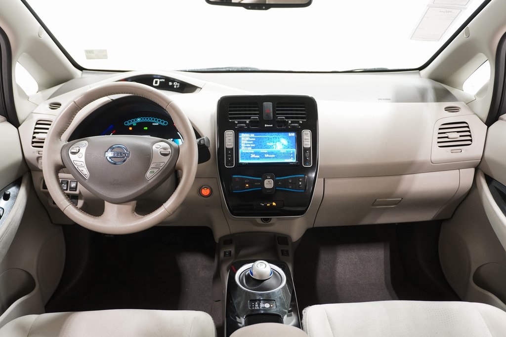 2014 Nissan Leaf SV 11