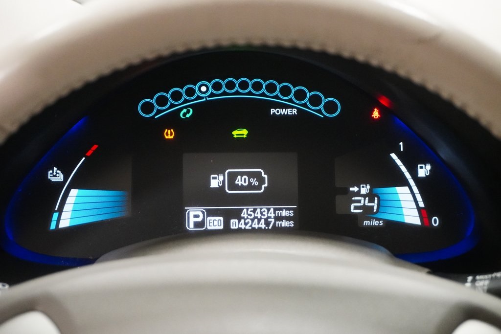 2014 Nissan Leaf SV 19