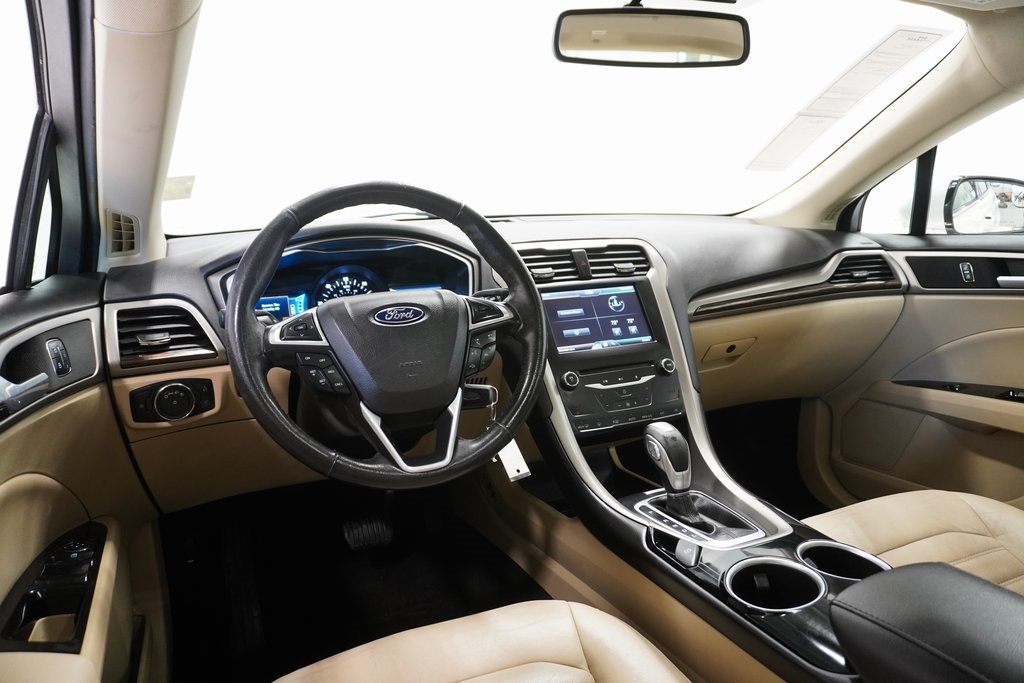 2014 Ford Fusion Hybrid SE 19