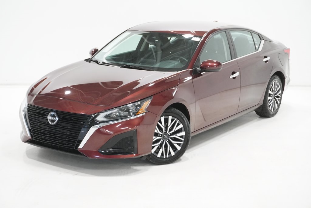 2023 Nissan Altima 2.5 SV 2