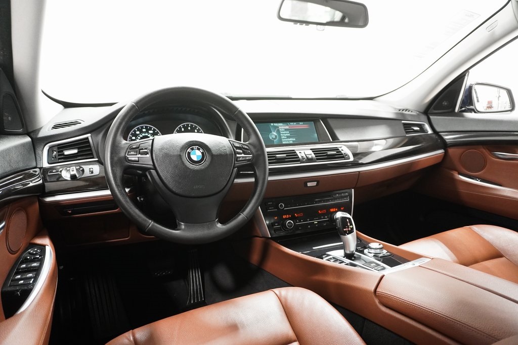 2013 BMW 5 Series 535i xDrive Gran Turismo 18