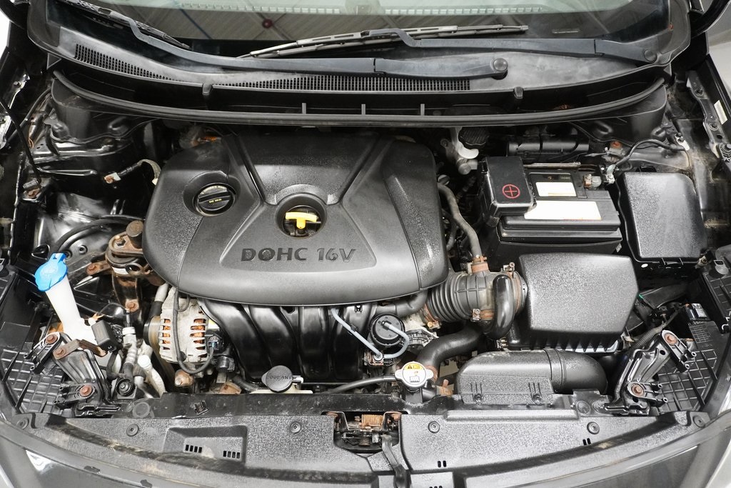 2013 Hyundai Elantra GT Base 8