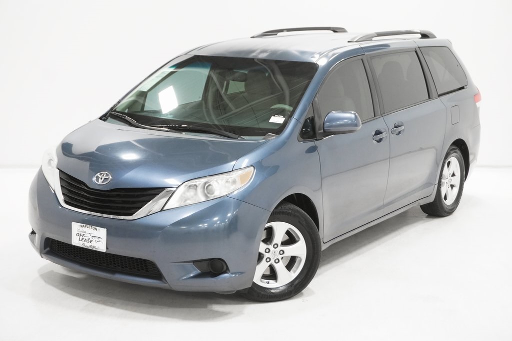 2013 Toyota Sienna LE 2