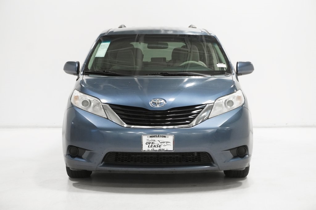 2013 Toyota Sienna LE 3