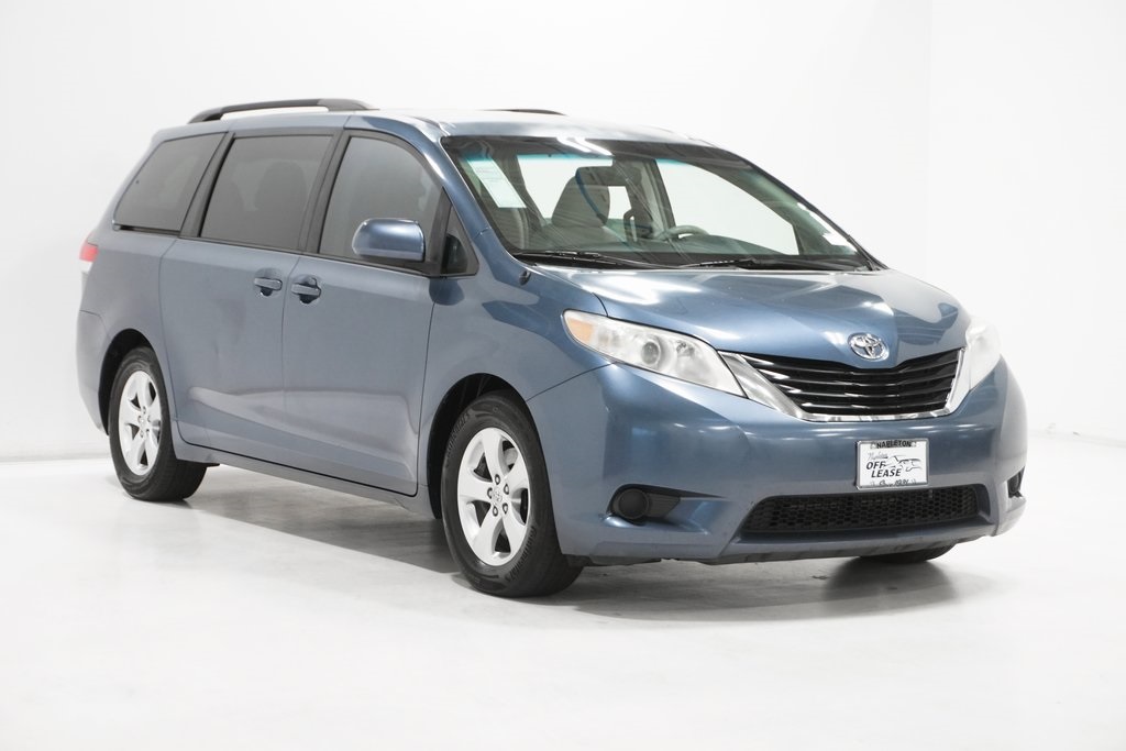 2013 Toyota Sienna LE 4