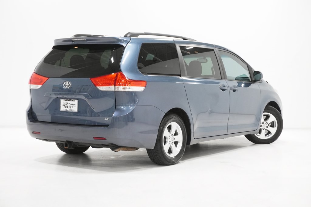 2013 Toyota Sienna LE 7