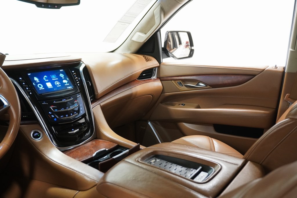 2016 Cadillac Escalade ESV Platinum Edition 19