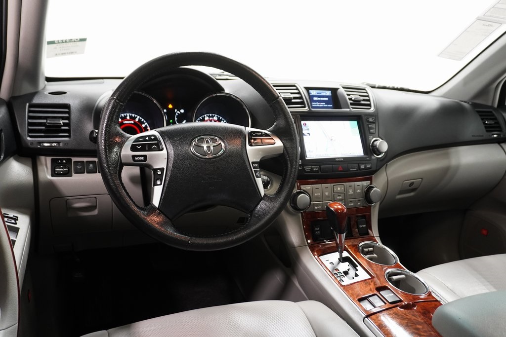 2012 Toyota Highlander Limited 13