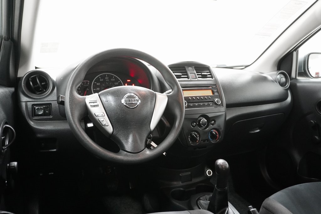 2018 Nissan Versa 1.6 S 17