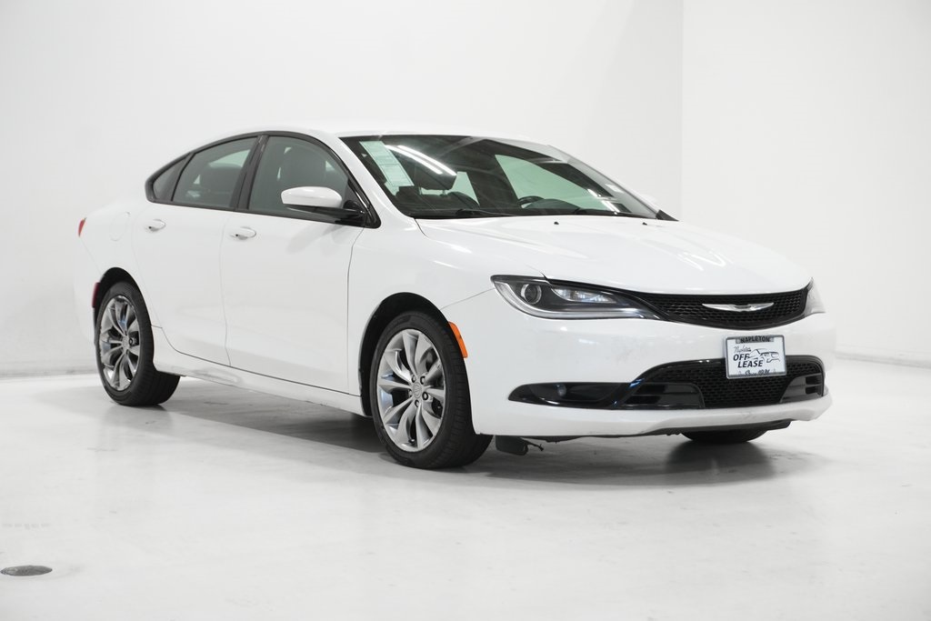 2015 Chrysler 200 S 4