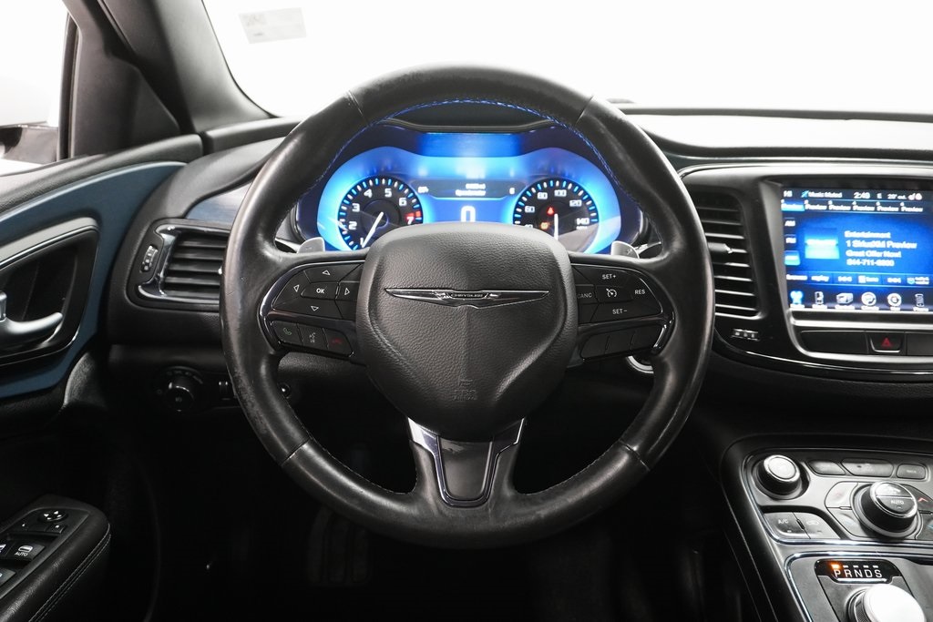 2015 Chrysler 200 S 19