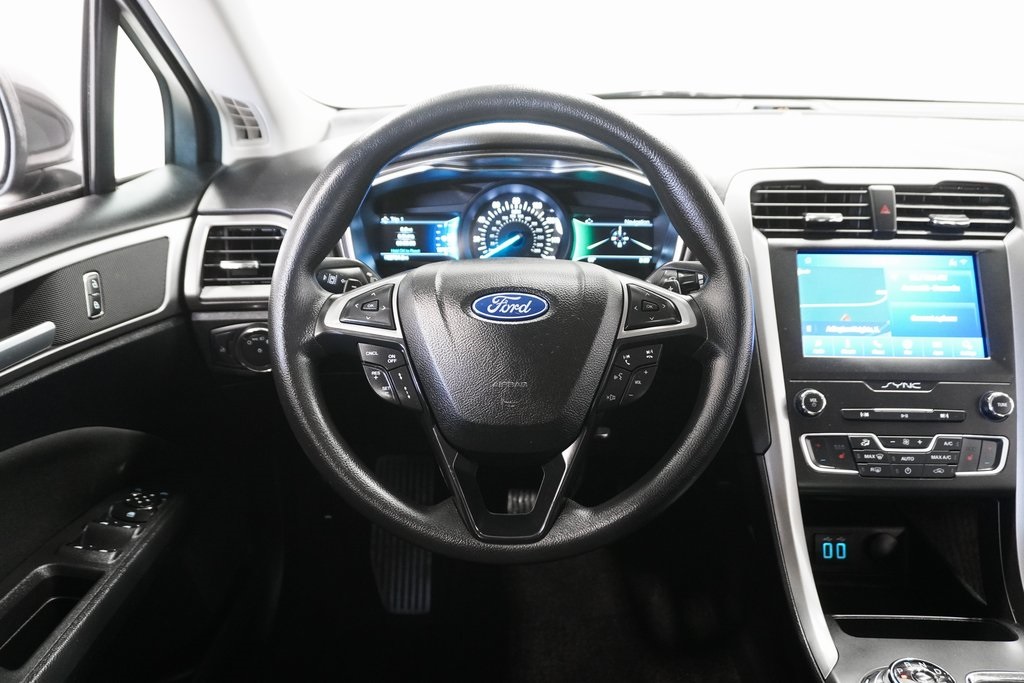 2020 Ford Fusion SE 19