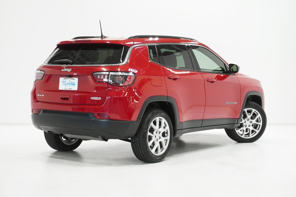 2023 Jeep Compass Latitude Lux 8