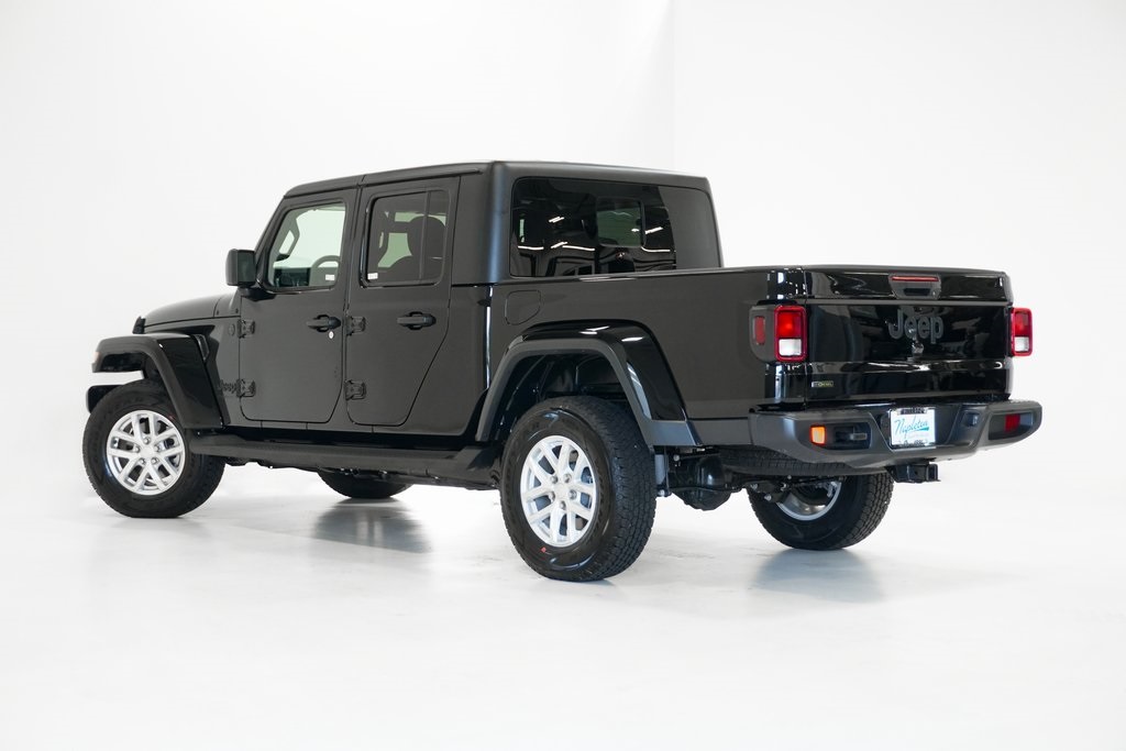 2023 Jeep Gladiator Sport 5