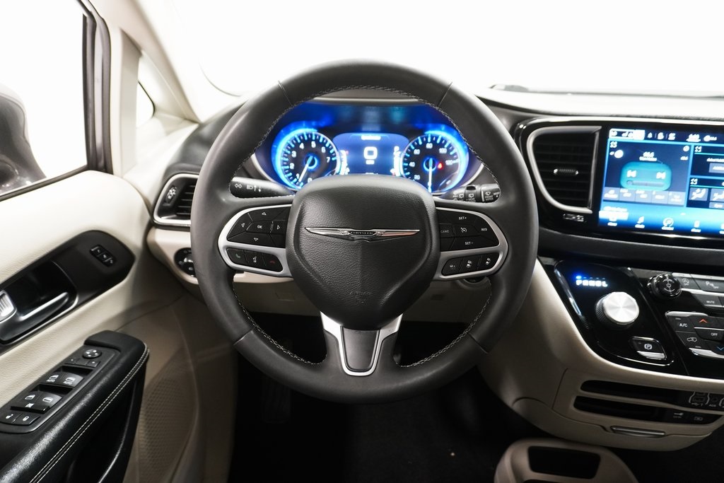 2022 Chrysler Pacifica Touring L 19