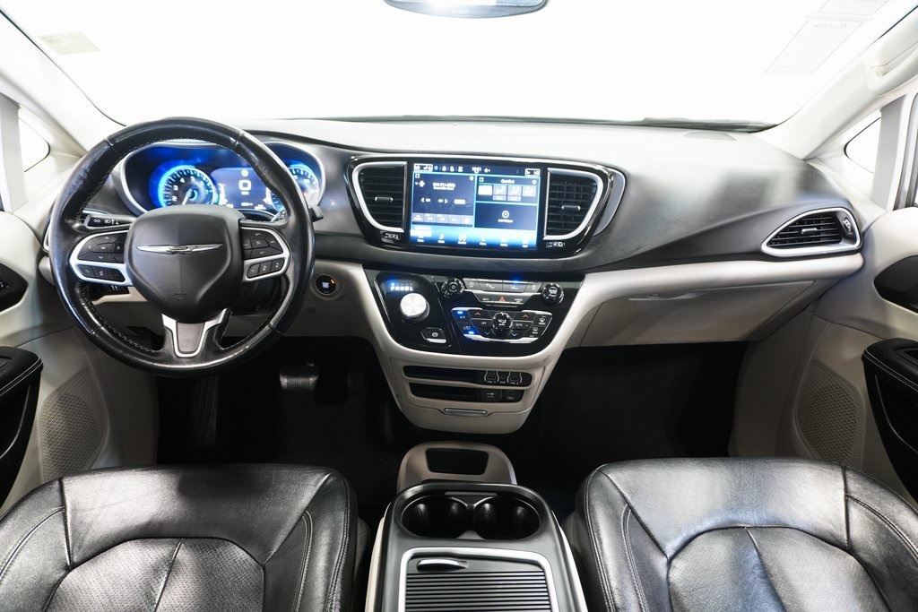 2022 Chrysler Pacifica Touring L 14