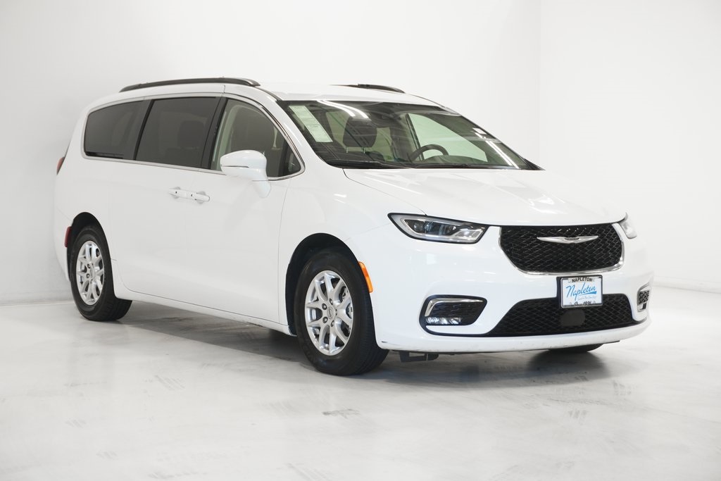 2022 Chrysler Pacifica Touring L 4