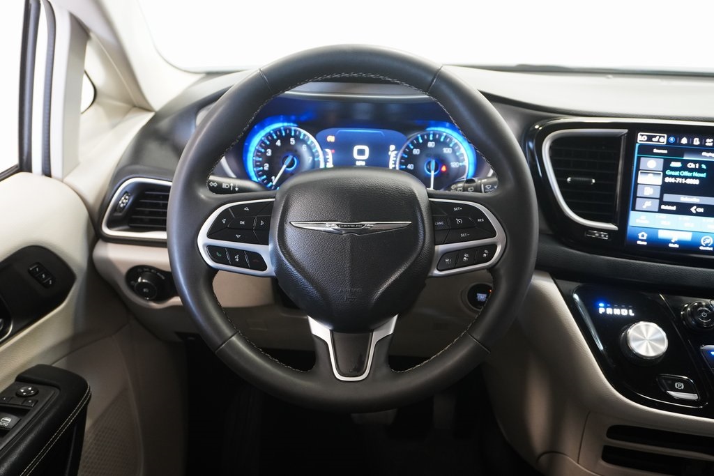 2022 Chrysler Pacifica Touring L 19